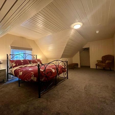 Great Glen Hostel Спийн Бридж Екстериор снимка