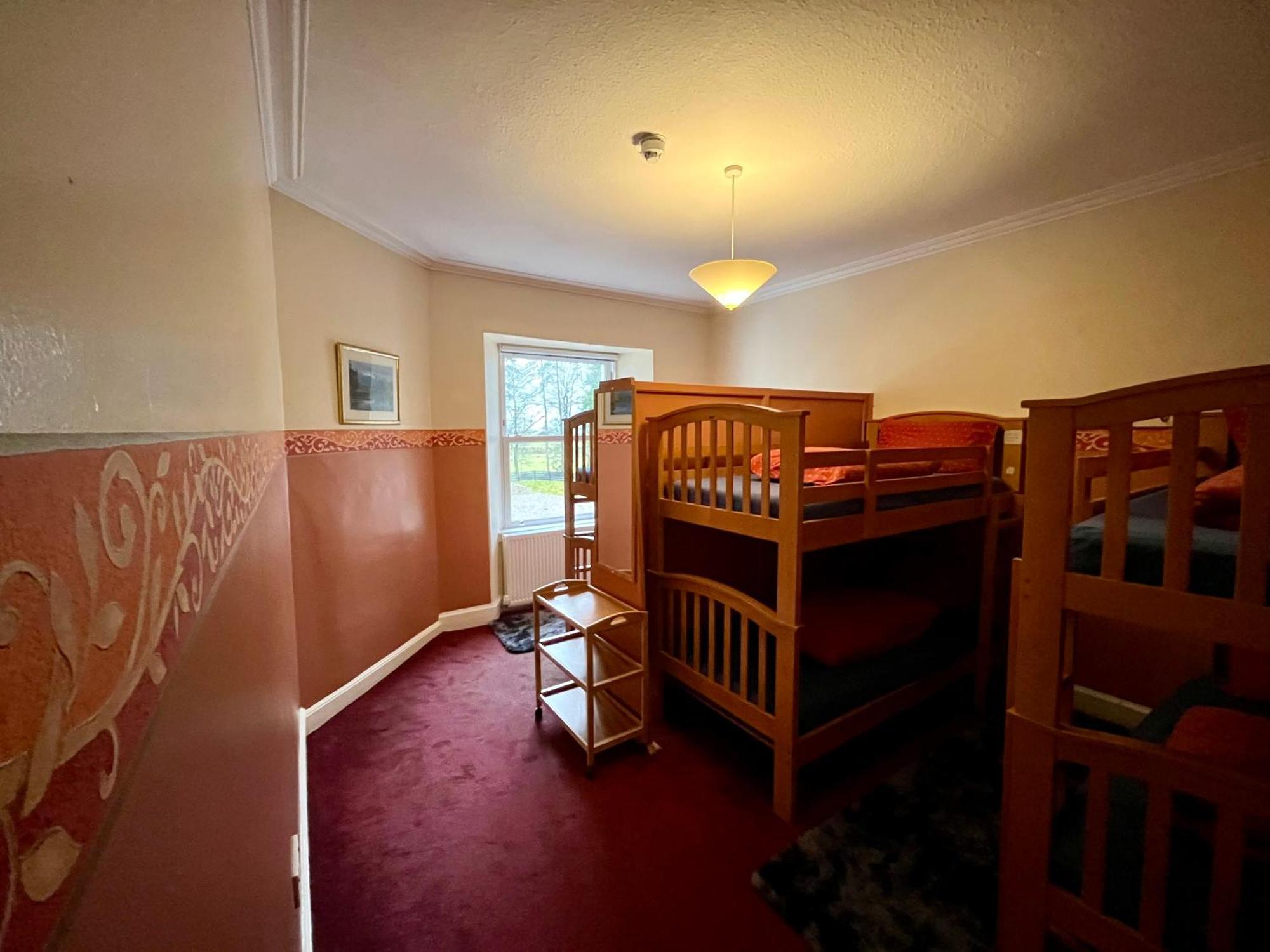 Great Glen Hostel Спийн Бридж Екстериор снимка