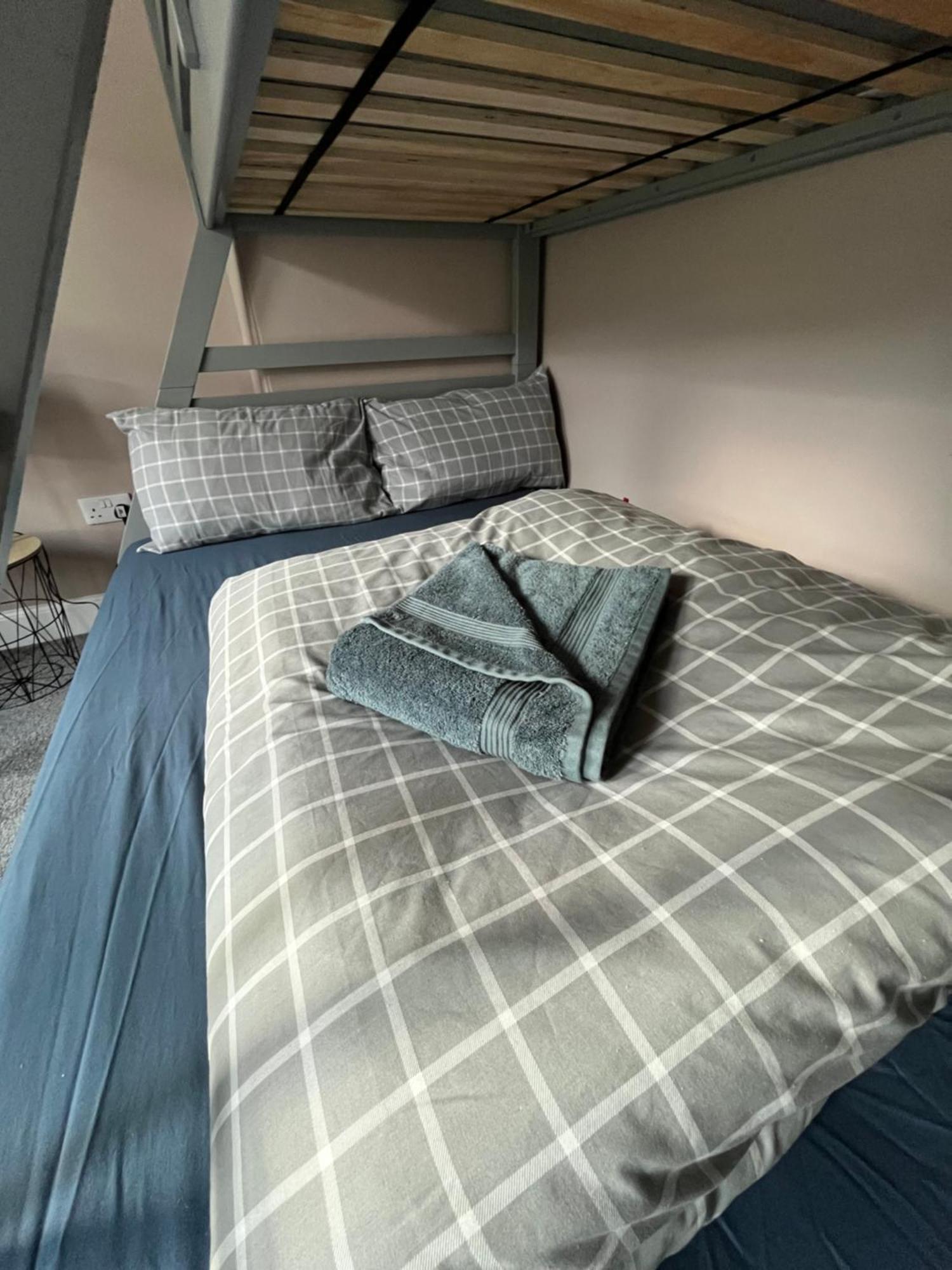 Great Glen Hostel Спийн Бридж Екстериор снимка