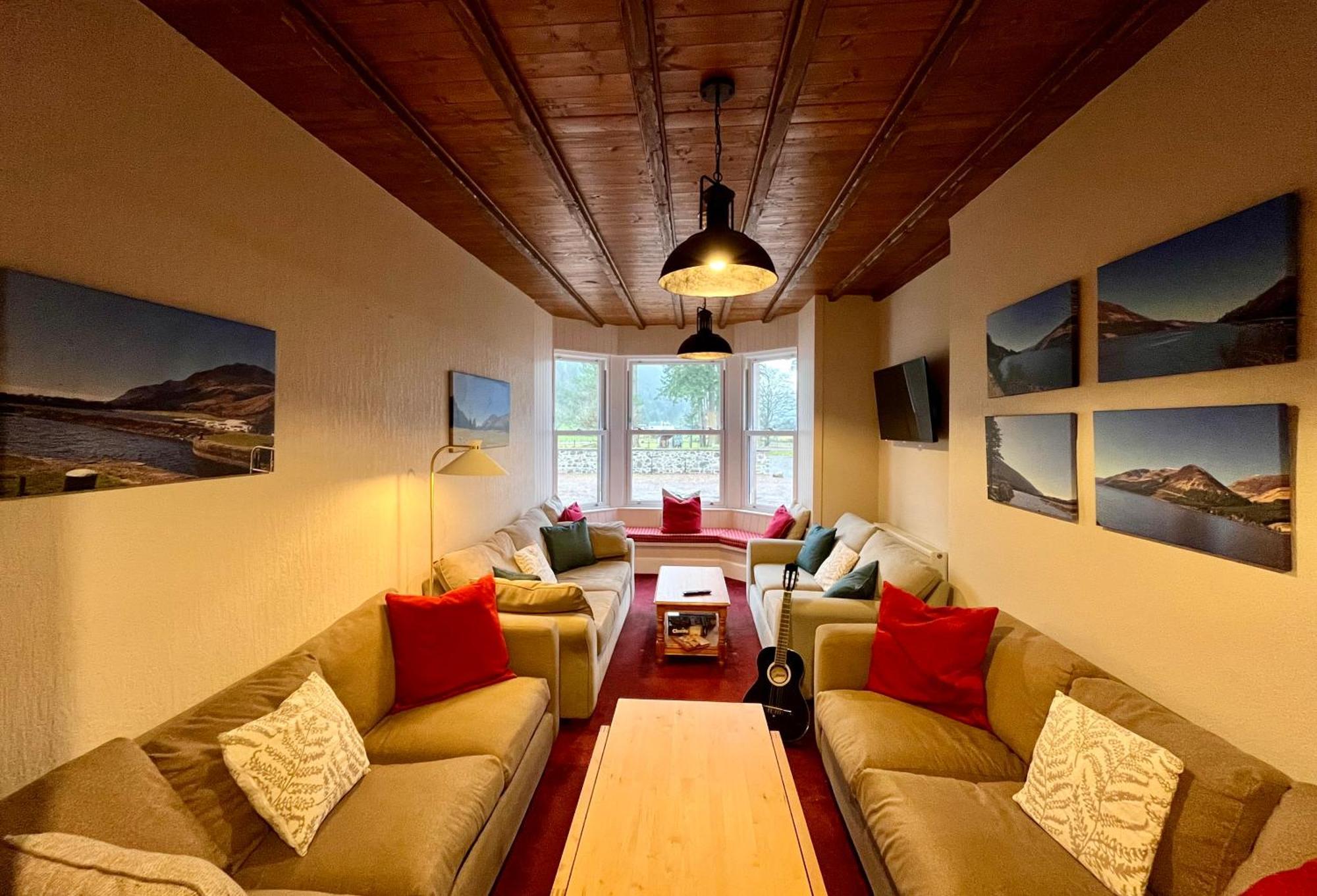 Great Glen Hostel Спийн Бридж Екстериор снимка