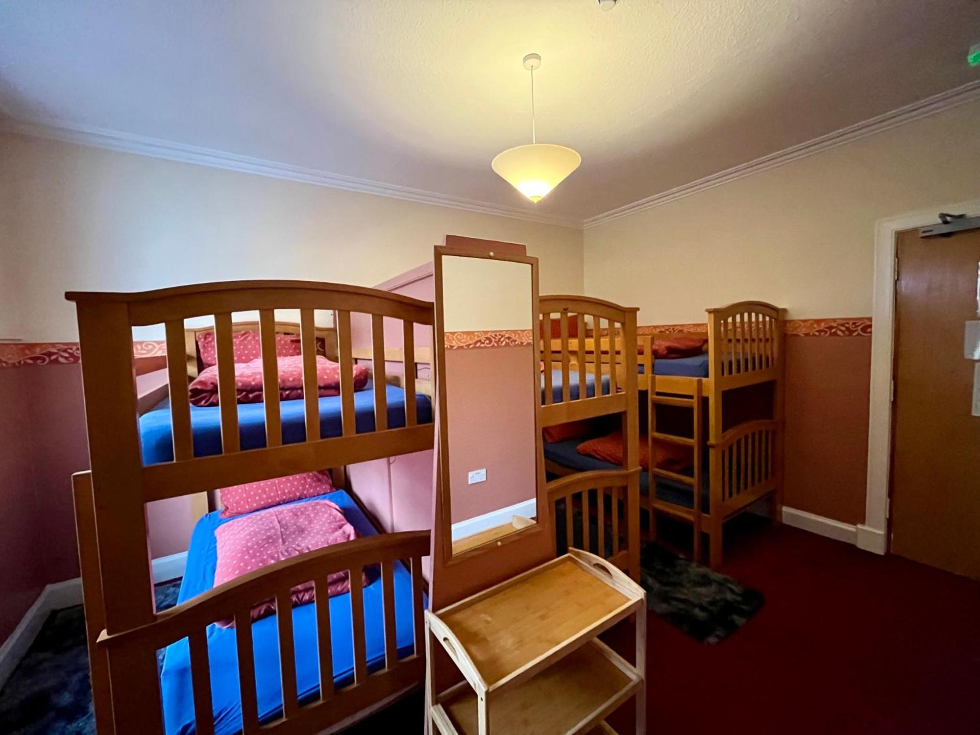 Great Glen Hostel Спийн Бридж Екстериор снимка