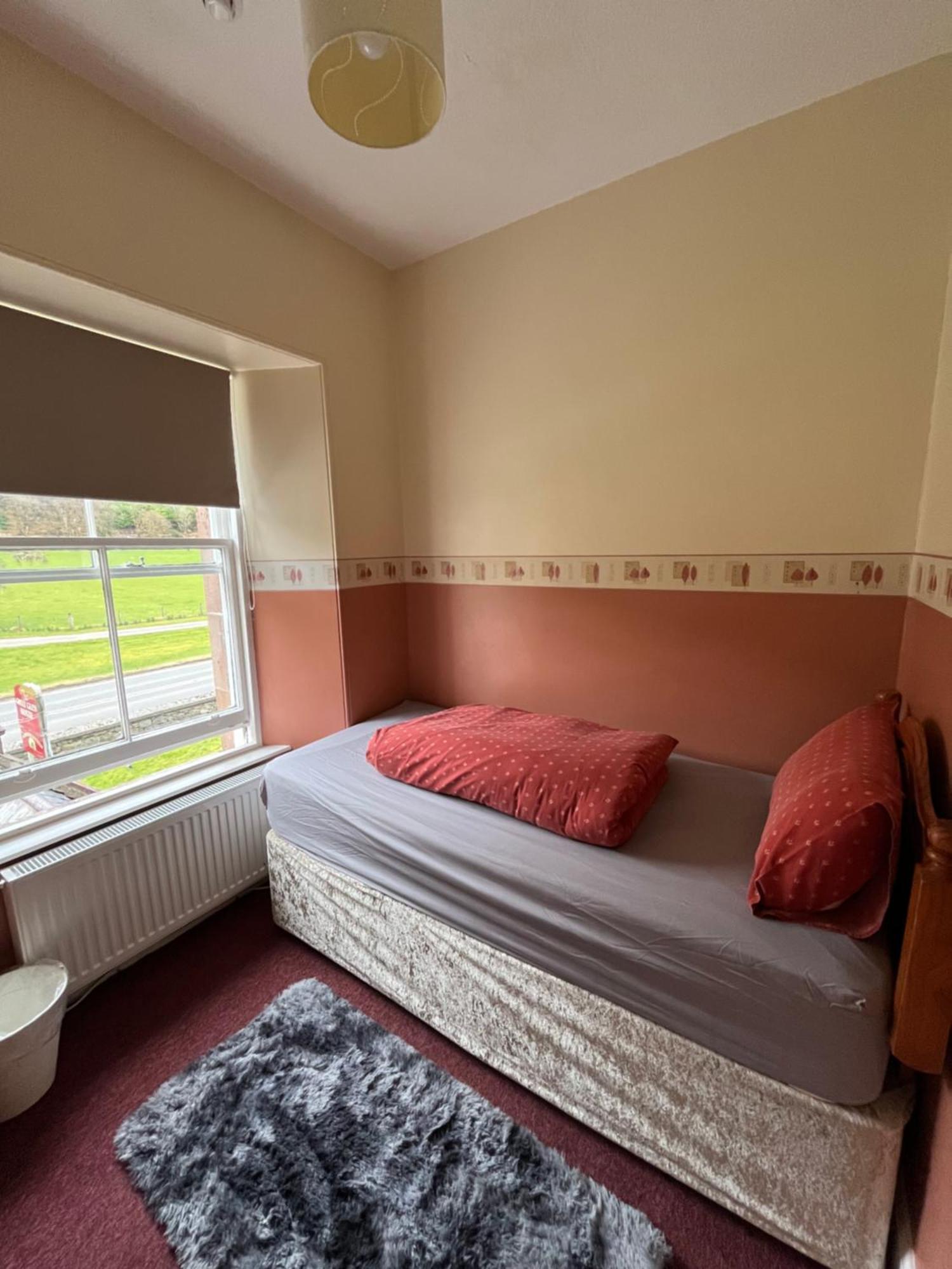 Great Glen Hostel Спийн Бридж Екстериор снимка