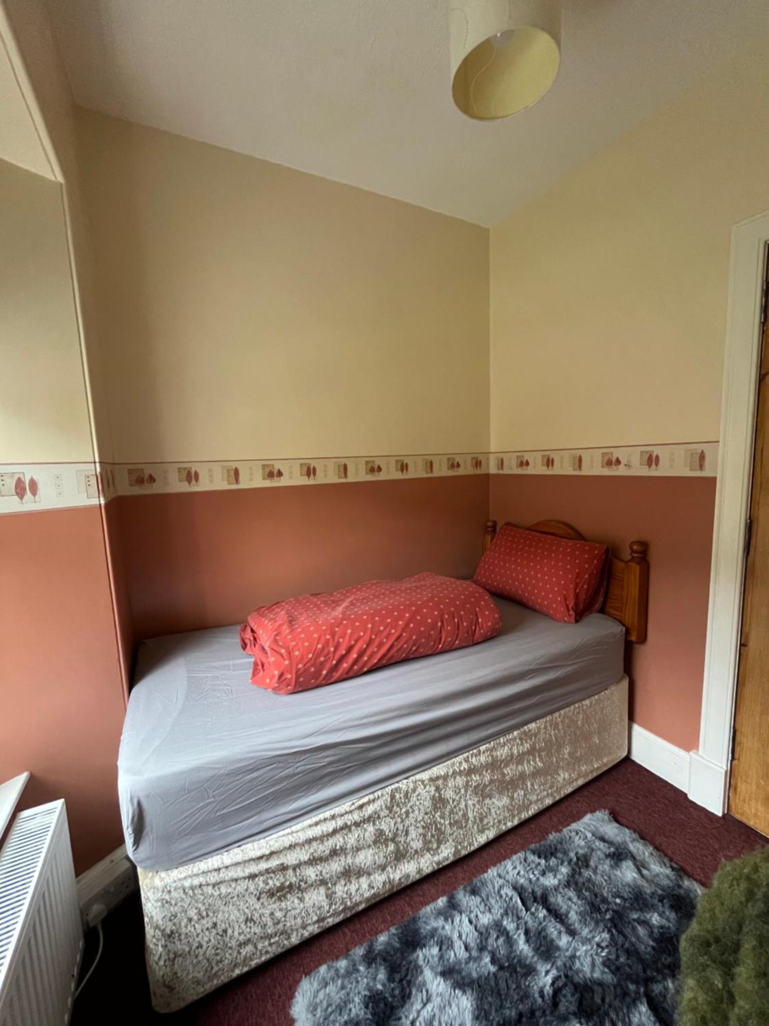 Great Glen Hostel Спийн Бридж Екстериор снимка