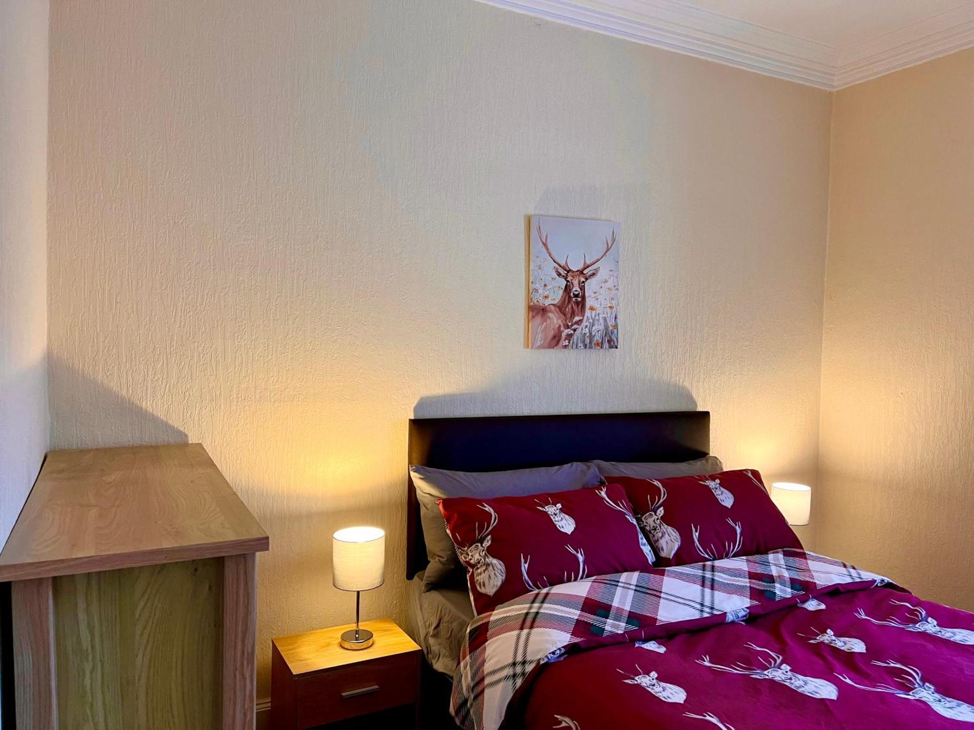 Great Glen Hostel Спийн Бридж Екстериор снимка