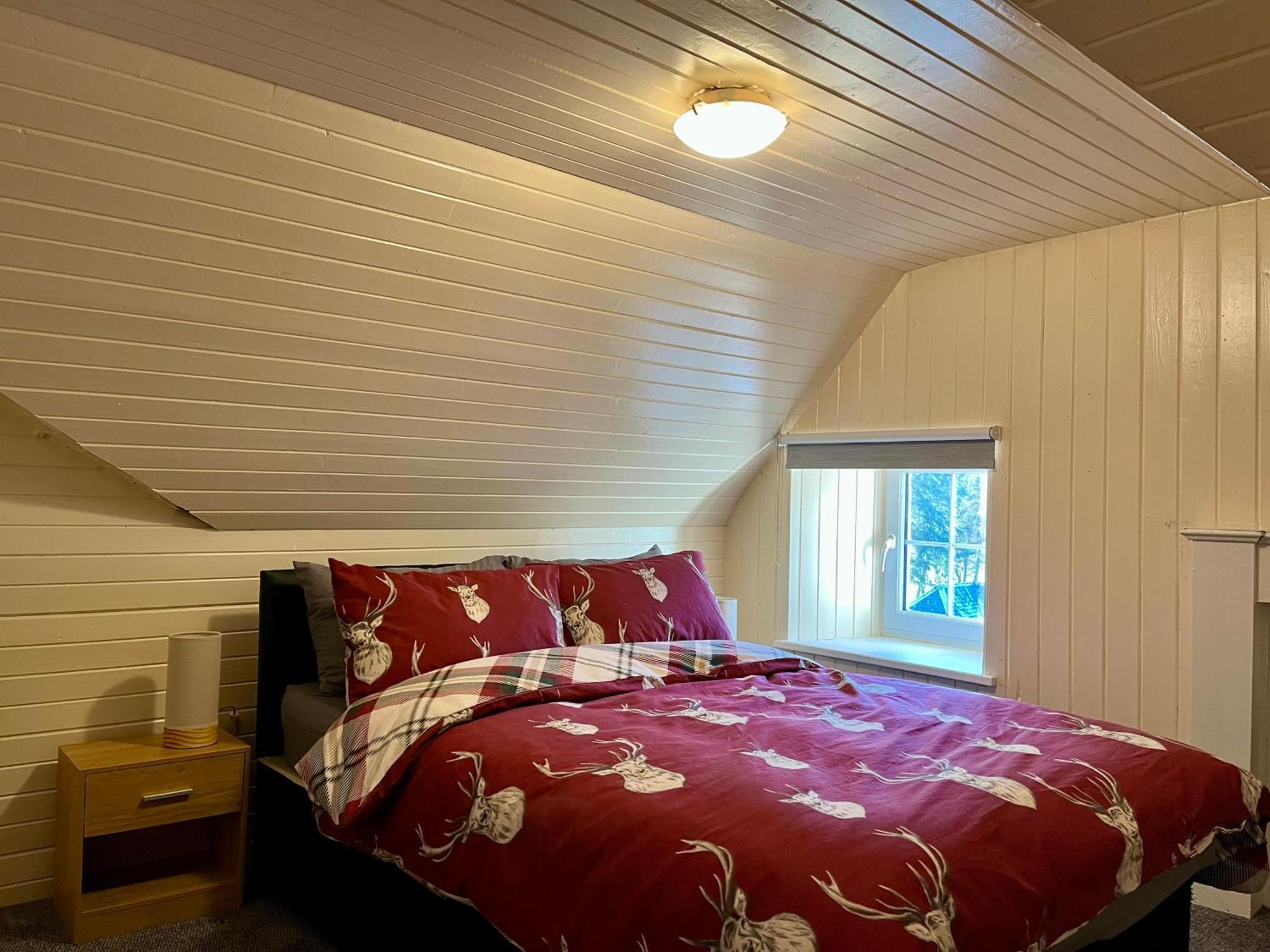 Great Glen Hostel Спийн Бридж Екстериор снимка